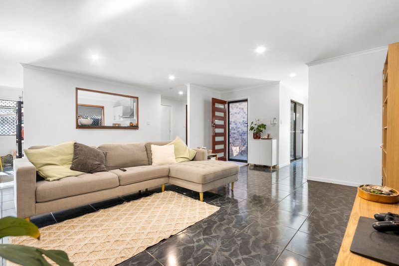 Photo - 9 Stonyfell Court, Holland Park QLD 4121 - Image 2