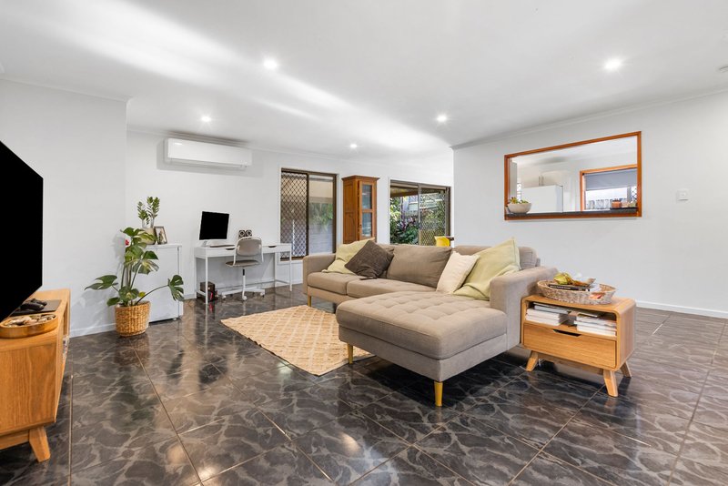Photo - 9 Stonyfell Court, Holland Park QLD 4121 - Image 3