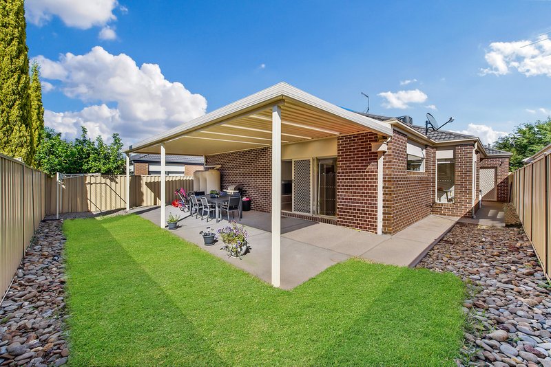 Photo - 9 Stradbroke Gardens, Caroline Springs VIC 3023 - Image 10