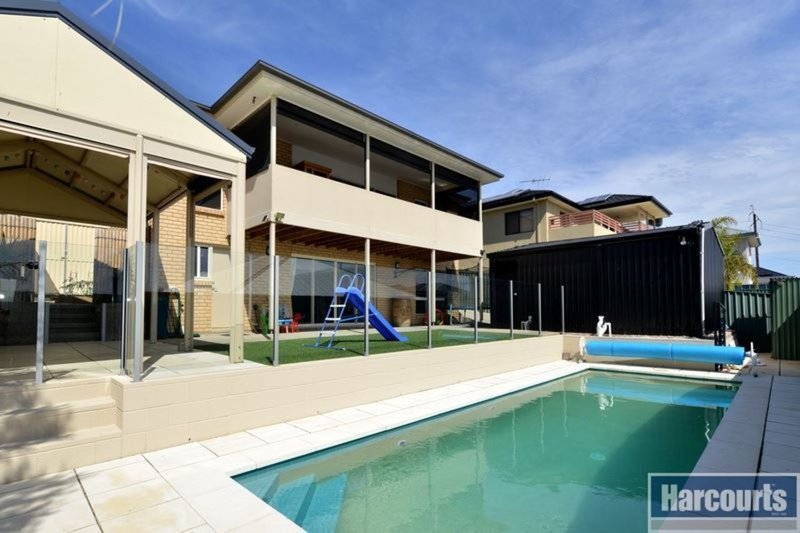 Photo - 9 Stuart Court, Hallett Cove SA 5158 - Image 2