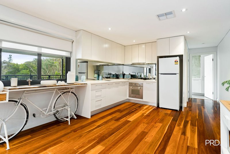 Photo - 9 Sunridge Avenue, Hazelbrook NSW 2779 - Image 5