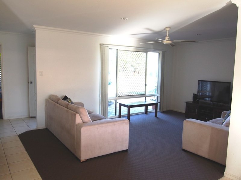 Photo - 9 Sunset Crescent, Torquay QLD 4655 - Image 5