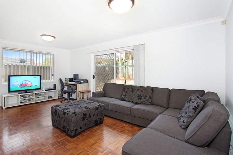 Photo - 9 Tathira Crescent, Merrylands NSW 2160 - Image 2