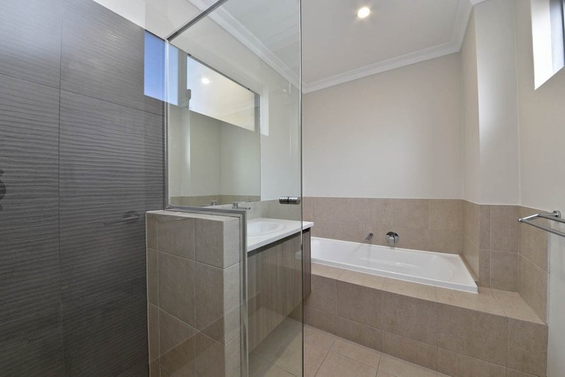 Photo - 9 Tawny Way, Alkimos WA 6038 - Image 6