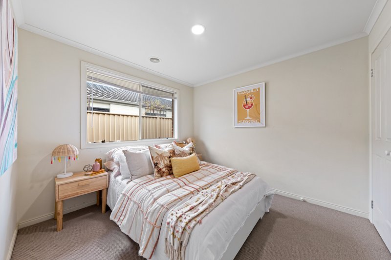 Photo - 9 Teal Place, Pakenham VIC 3810 - Image 11