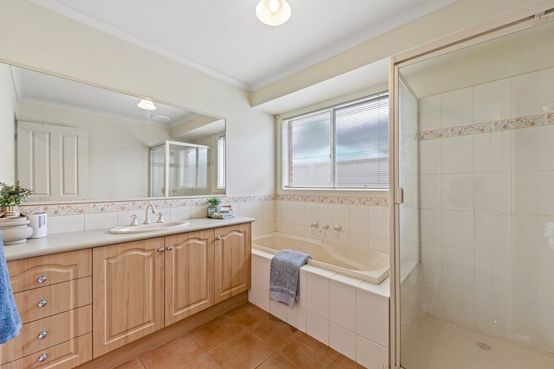 Photo - 9 Teal Place, Pakenham VIC 3810 - Image 15