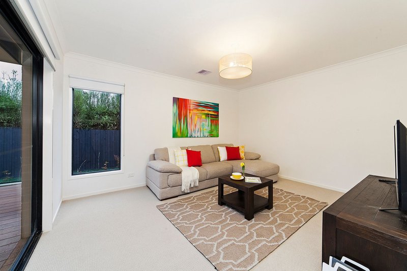 Photo - 9 Teddington Way, Wantirna VIC 3152 - Image 5