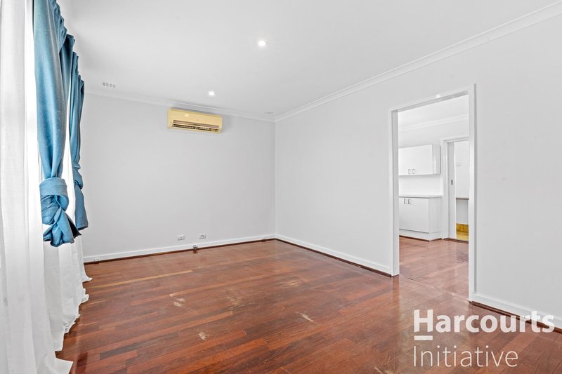 Photo - 9 Templeton Crescent, Girrawheen WA 6064 - Image 4