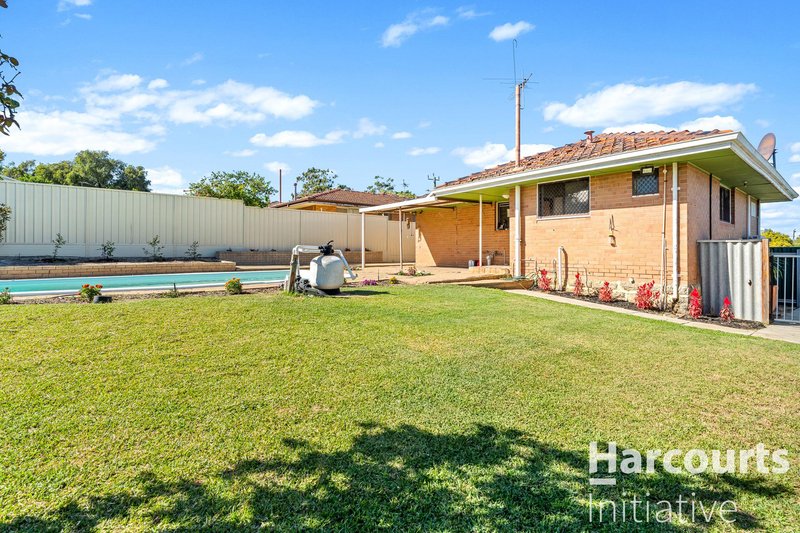 Photo - 9 Templeton Crescent, Girrawheen WA 6064 - Image 14