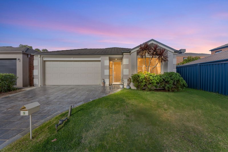 9 The Parkway, Pakenham VIC 3810