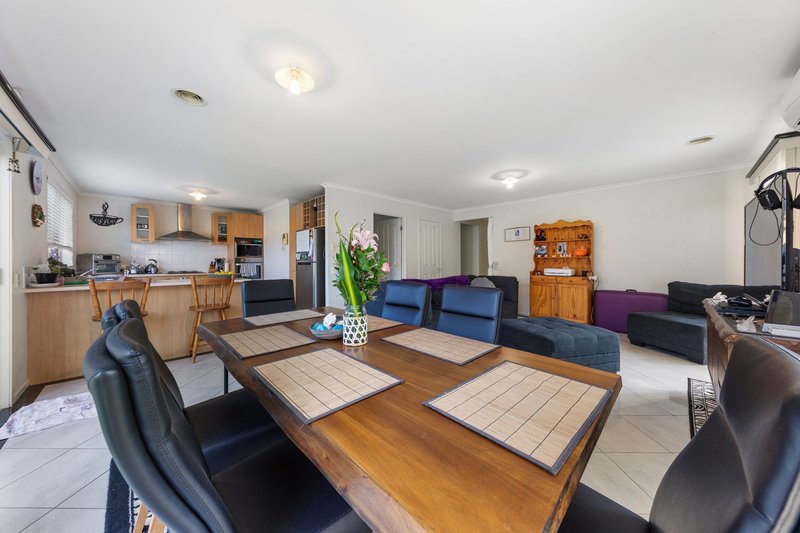 Photo - 9 The Parkway, Pakenham VIC 3810 - Image 5