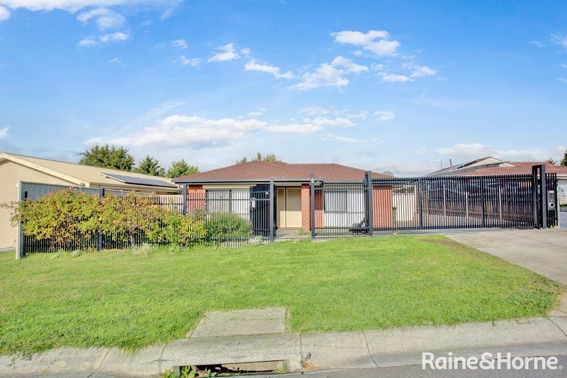 Photo - 9 Themeda Court, Meadow Heights VIC 3048 - Image 2