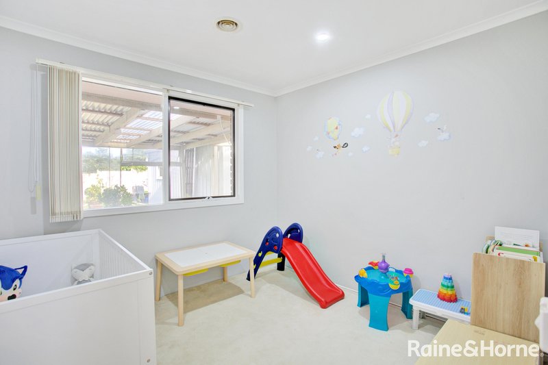 Photo - 9 Themeda Court, Meadow Heights VIC 3048 - Image 10