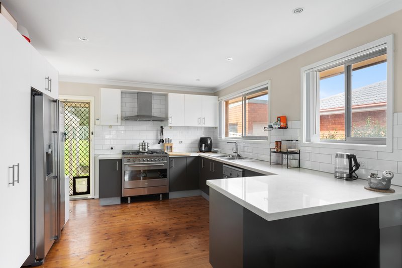 Photo - 9 Thirroul Road, Kanahooka NSW 2530 - Image 2