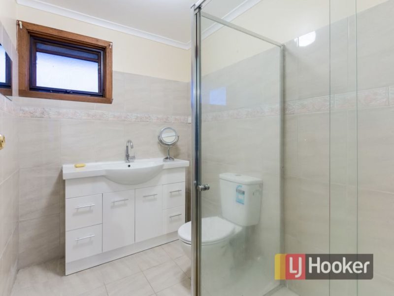 Photo - 9 Thomas Mitchell Drive, Endeavour Hills VIC 3802 - Image 11