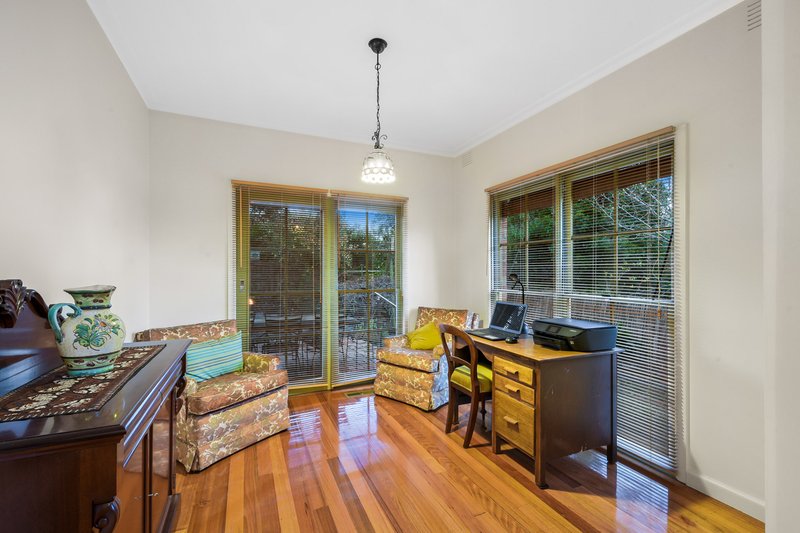 Photo - 9 Thompson Street, Glen Waverley VIC 3150 - Image 10