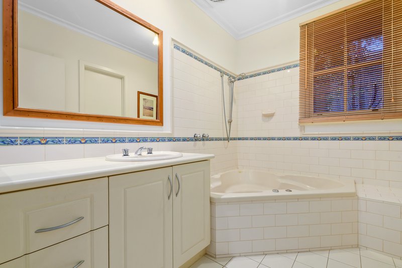 Photo - 9 Thompson Street, Glen Waverley VIC 3150 - Image 12