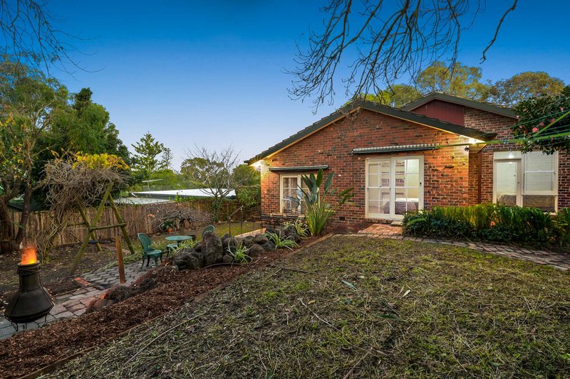 Photo - 9 Thompson Street, Glen Waverley VIC 3150 - Image 18