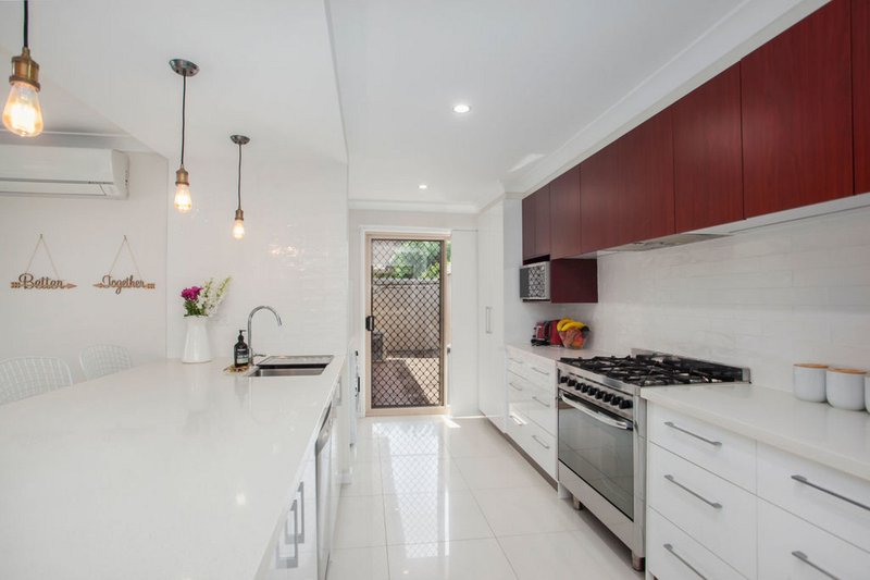 Photo - 9 Thornbill Place, Burleigh Waters QLD 4220 - Image 2