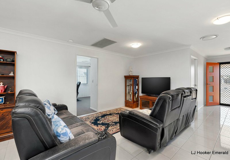 Photo - 9 Thornton Street, Emerald QLD 4720 - Image 3