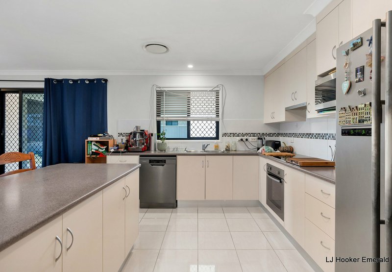 Photo - 9 Thornton Street, Emerald QLD 4720 - Image 5