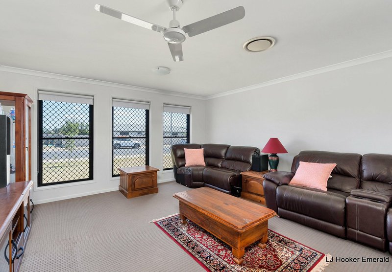 Photo - 9 Thornton Street, Emerald QLD 4720 - Image 6