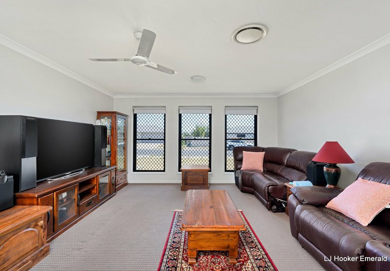 Photo - 9 Thornton Street, Emerald QLD 4720 - Image 7