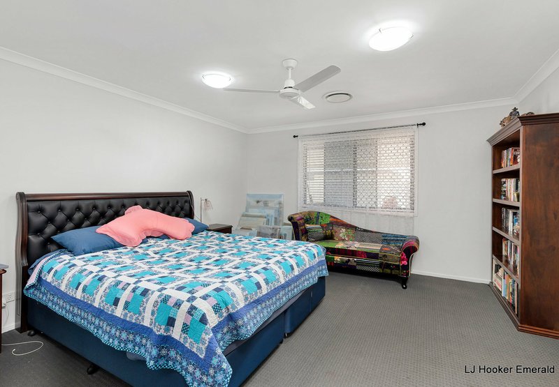 Photo - 9 Thornton Street, Emerald QLD 4720 - Image 8