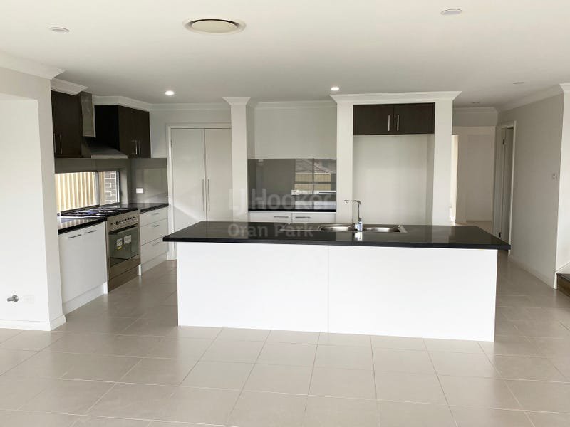 Photo - 9 Thorpe Circuit, Oran Park NSW 2570 - Image 3