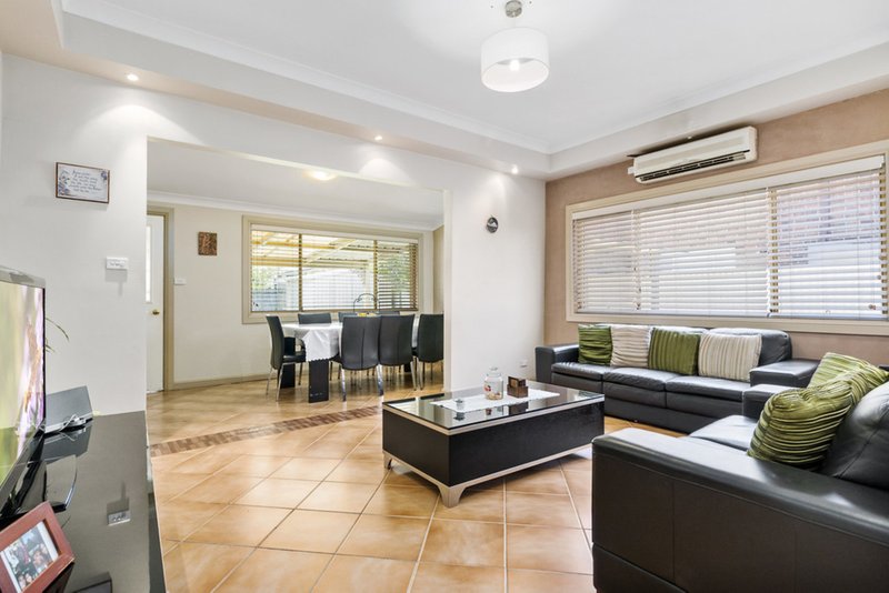 Photo - 9 Timbillica Close, Prestons NSW 2170 - Image 2