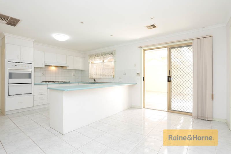 Photo - 9 Tolson Court, Roxburgh Park VIC 3064 - Image 5