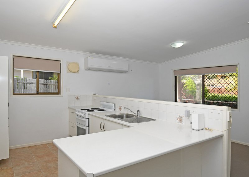 Photo - 9 Top Street, Torquay QLD 4655 - Image 2