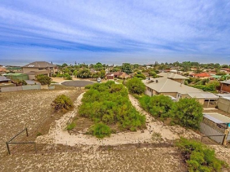 Photo - 9 Totnes Grove, Yanchep WA 6035 - Image 3