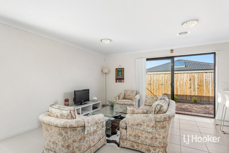 Photo - 9 Tramway Street, Point Cook VIC 3030 - Image 6