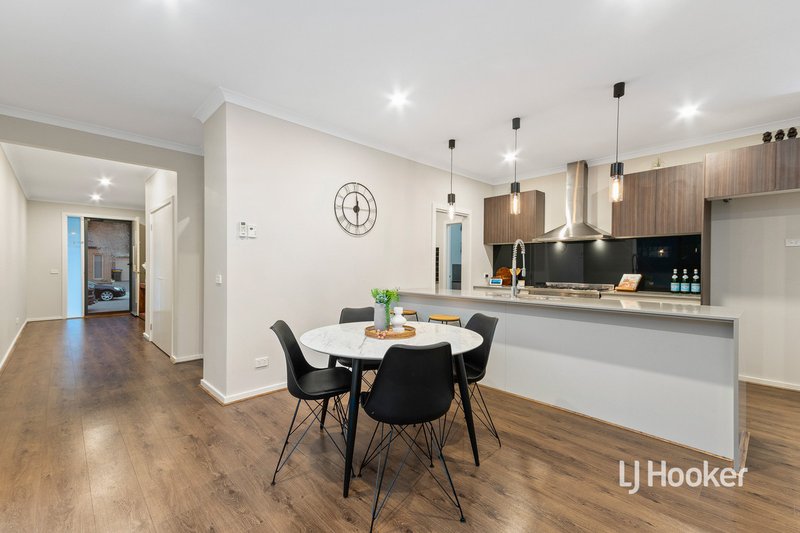 Photo - 9 Treeleaf Avenue, Point Cook VIC 3030 - Image 3