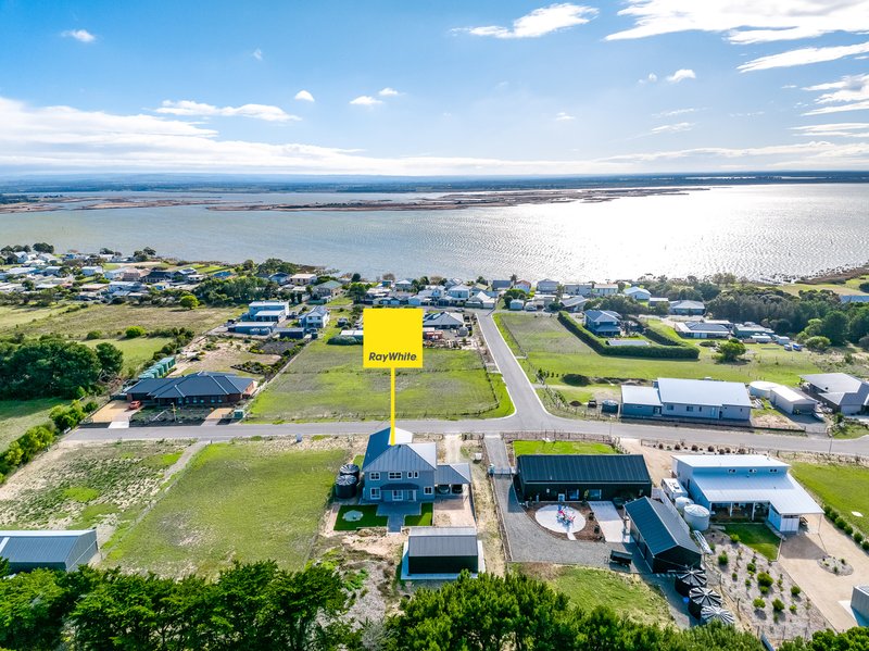 Photo - 9 Tremaine Avenue, Hindmarsh Island SA 5214 - Image 3