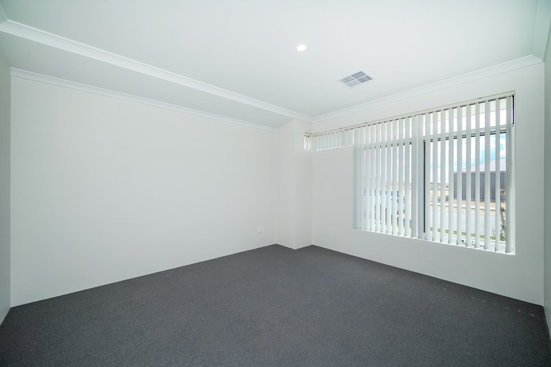 Photo - 9 Trestles Way, Eglinton WA 6034 - Image 4