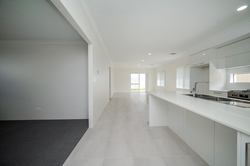 Photo - 9 Trestles Way, Eglinton WA 6034 - Image 7