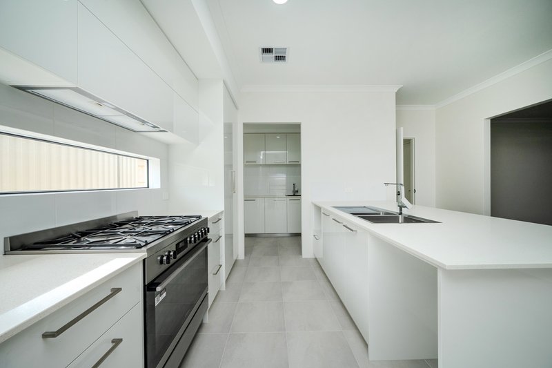 Photo - 9 Trestles Way, Eglinton WA 6034 - Image 12