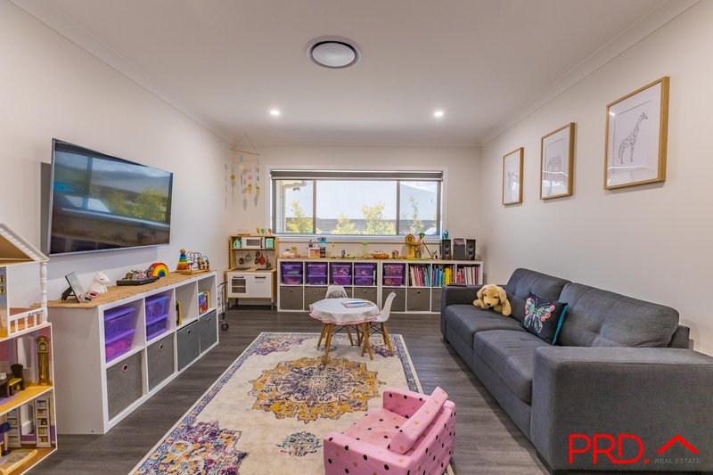 Photo - 9 Tuscany Boulevard, Tamworth NSW 2340 - Image 8