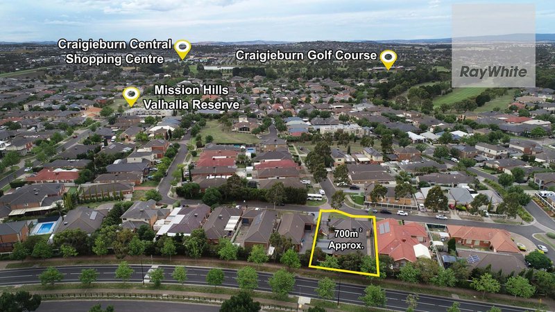 Photo - 9 Tuscorora Green, Craigieburn VIC 3064 - Image 5