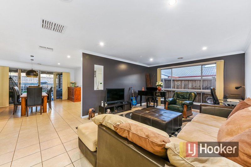 Photo - 9 Tyrone Avenue, Pakenham VIC 3810 - Image 3