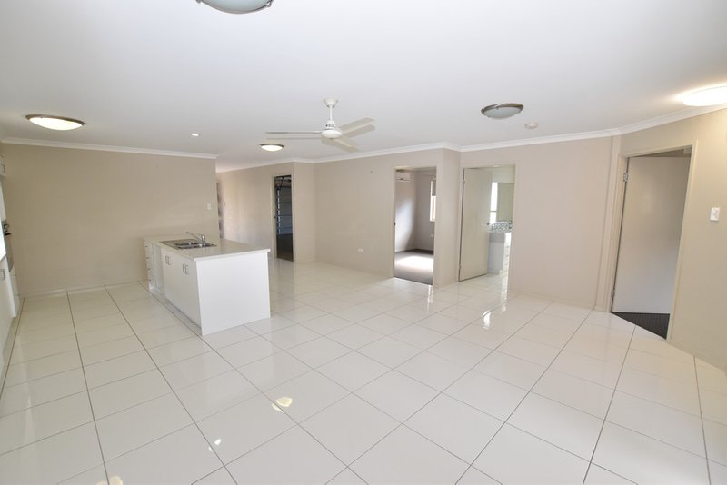 Photo - 9 Valhalla Street, Clinton QLD 4680 - Image 3