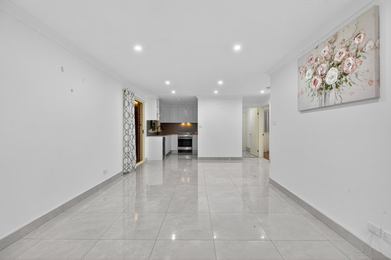 Photo - 9 Vanessa Place, Macquarie Fields NSW 2564 - Image 5