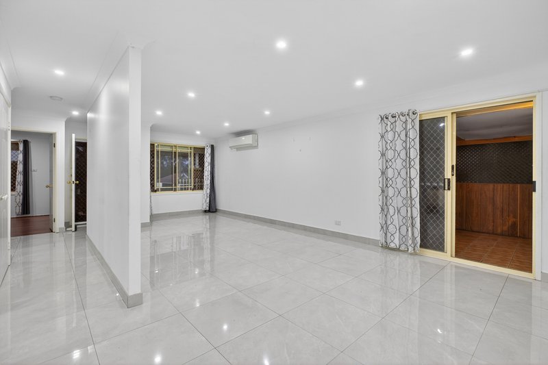 Photo - 9 Vanessa Place, Macquarie Fields NSW 2564 - Image 6