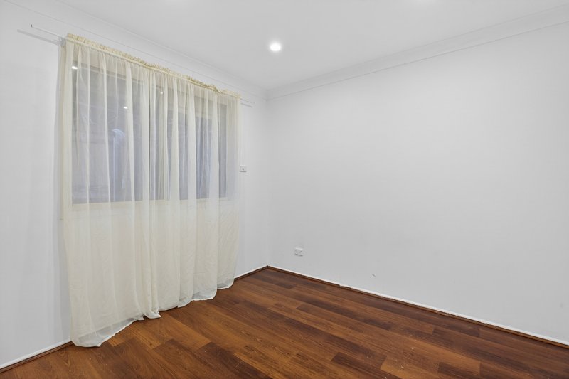 Photo - 9 Vanessa Place, Macquarie Fields NSW 2564 - Image 8