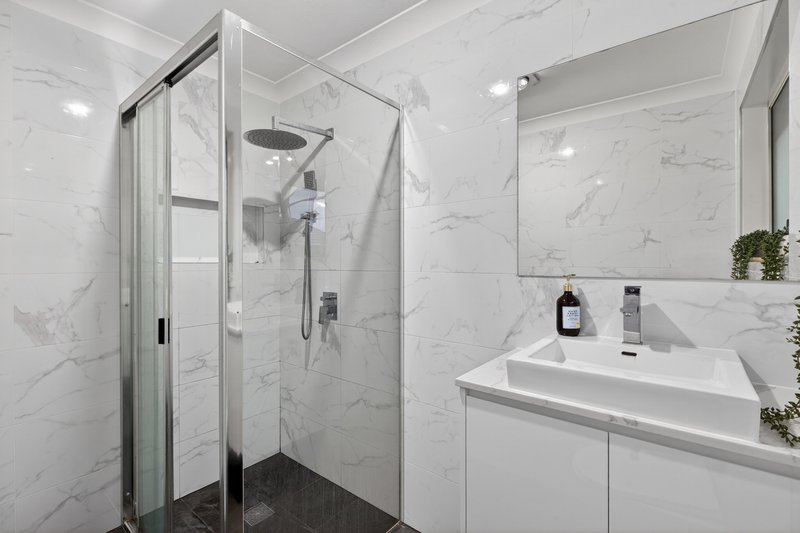 Photo - 9 Vanessa Place, Macquarie Fields NSW 2564 - Image 10