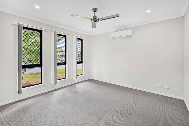 Photo - 9 Village Boulevard, Pimpama QLD 4209 - Image 3