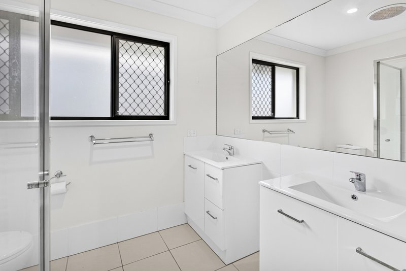 Photo - 9 Village Boulevard, Pimpama QLD 4209 - Image 4