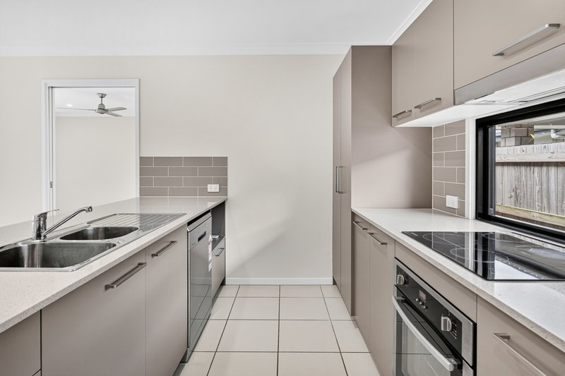 Photo - 9 Village Boulevard, Pimpama QLD 4209 - Image 6